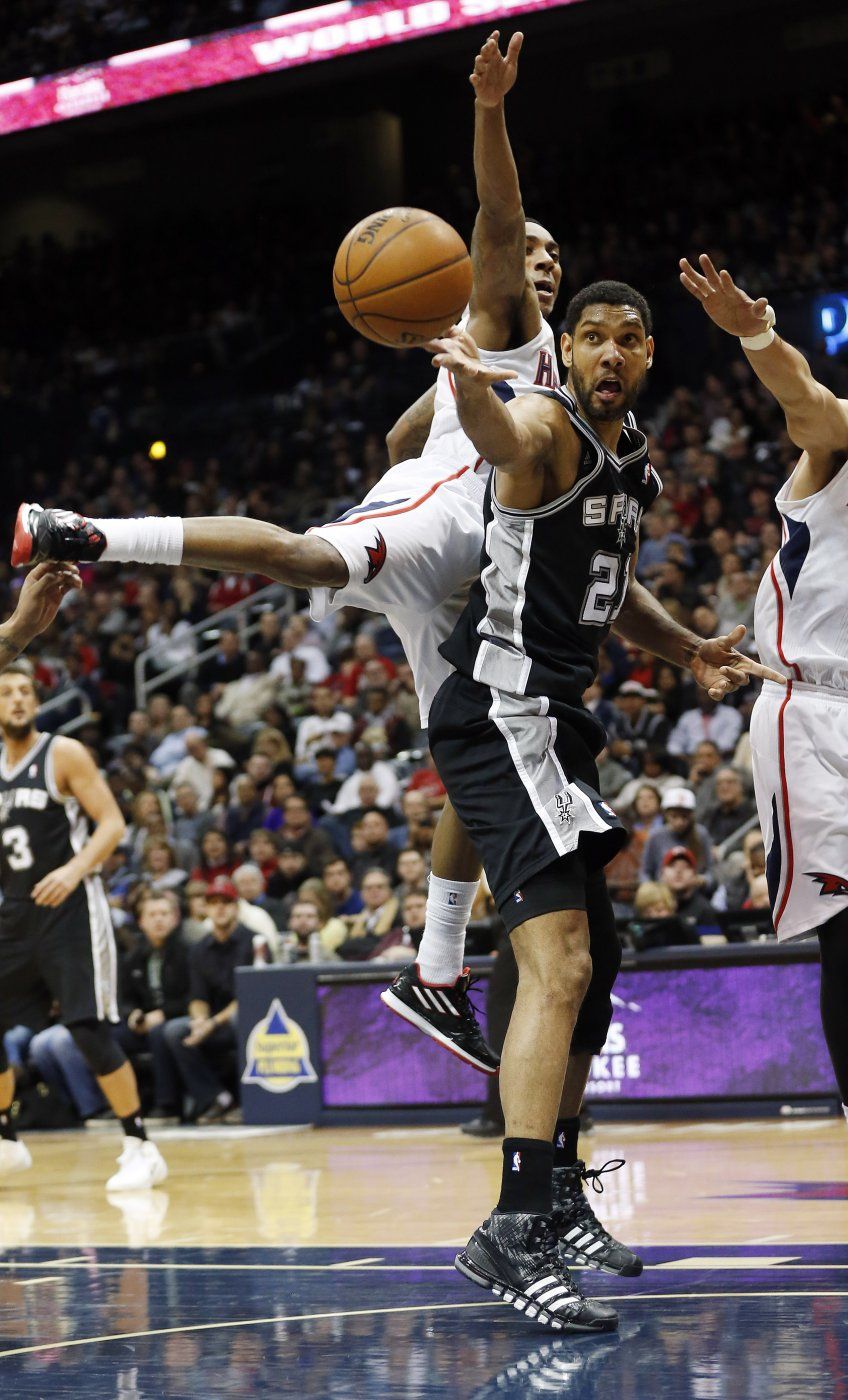 Spurs aplastan a Hawks 105-79