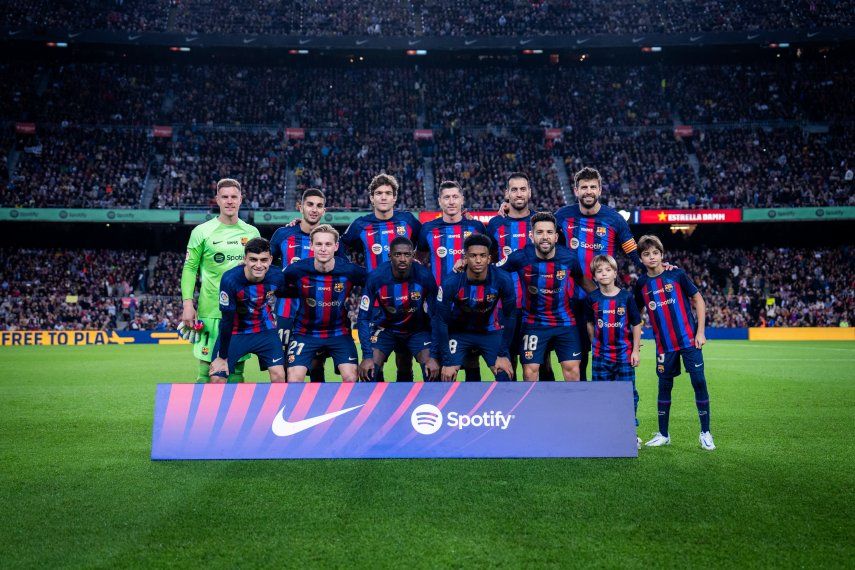 El Barcelona gana al Almería en la despedida de Gerard Piqué