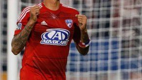 Blas le anota a Penedo