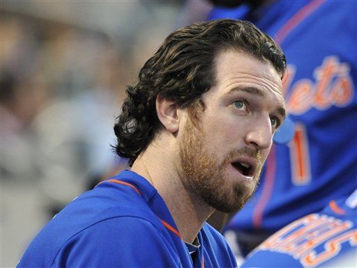 Mets pueden perder a Ike Davis, pero no descartan a Santana