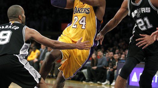 Parker anota 25 puntos, Spurs superan a Kobe y Lakers