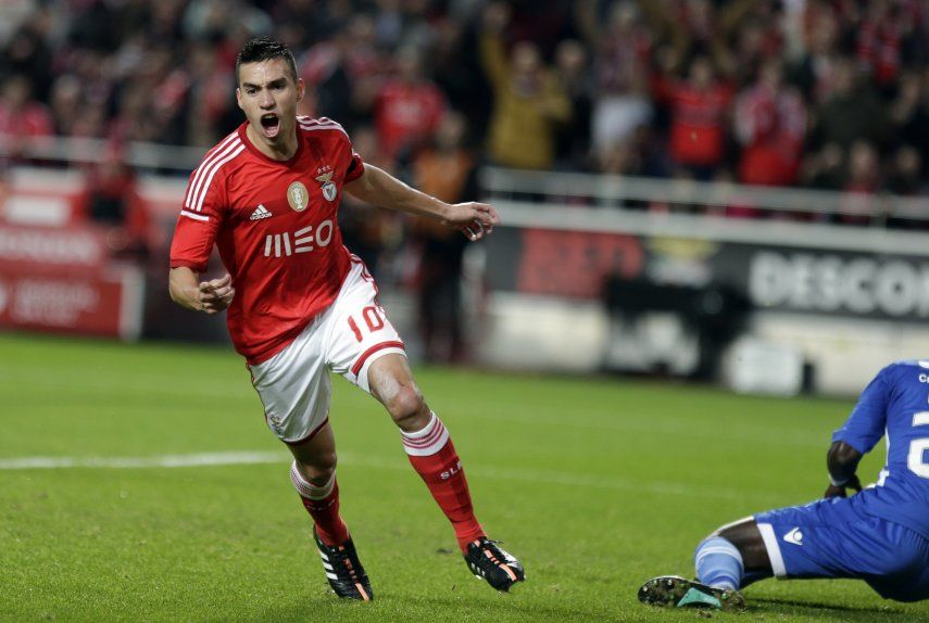 Benfica supera a Gil Vicente y mantiene ventaja