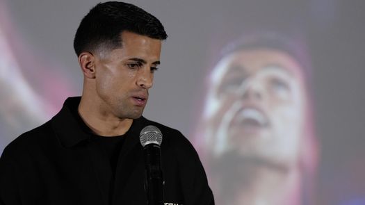 Joao Cancelo llegó a España para su inminente fichaje por el FC Barcelona Joao Cancelo llegó a España para su inminente fichaje por el FC Barcelona