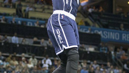 Westbrook anota 33 y Thunder doblega a Hornets