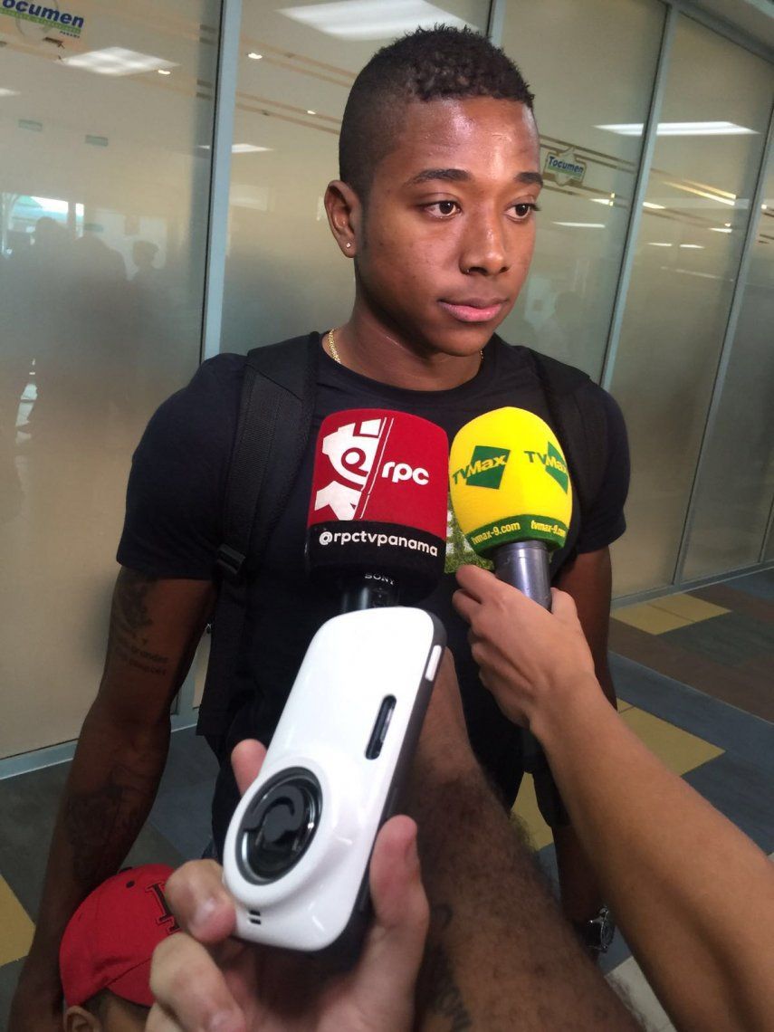 Ricardo Clarke: Estoy tranquilo esperando mi oportunidad en la sele