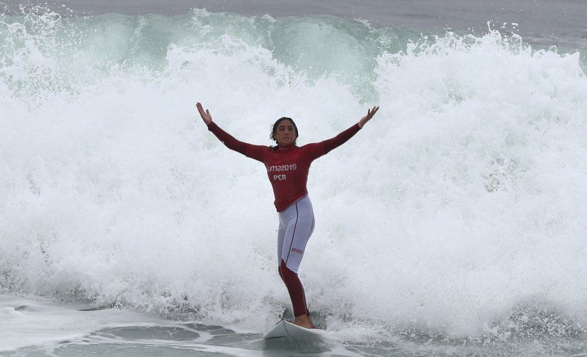 En casa, los surfistas peruanos dominan