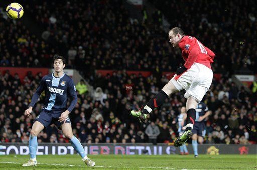 Goles de Rooney dejan al Man U a un punto de la cima
