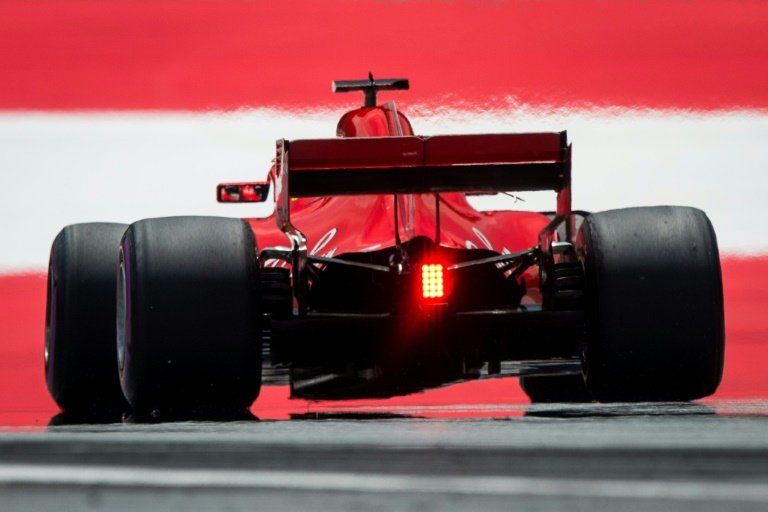 Vettel superar por poco a Hamilton en los últimos libres