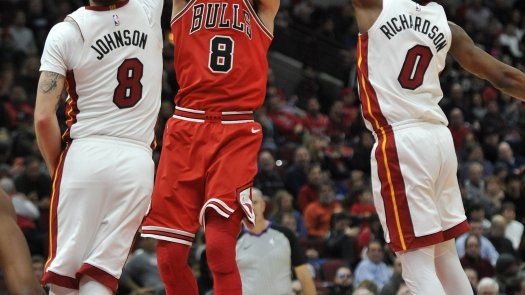 Con 18 puntos de LaVine, Bulls cortan racha al Heat