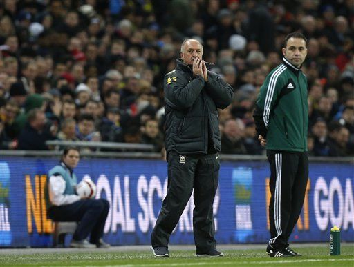 Inglaterra estropea retorno de Scolari con Brasil