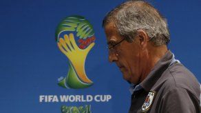 Tabárez dispara contra FIFA; apela a rebeldía