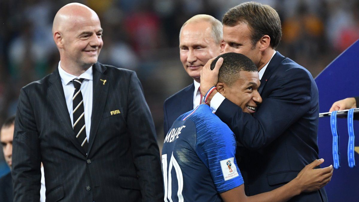 El presidente Macron es un amigo y fiel seguidor de Mbappé, así como de la Selección de su país.