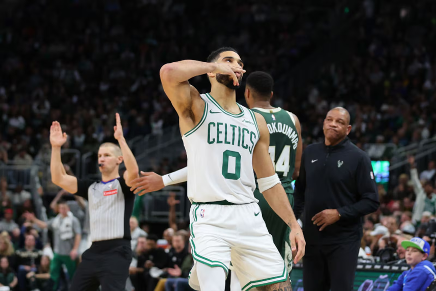 NBA: Jayson Tatum entrena con la G League mientras se recupera de lesión