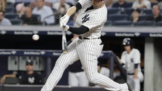 Walker pega jonrón de 3 carreras; Yanquis vencen a Boston