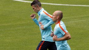 Van Persie es baja por Holanda por lesión de rodilla