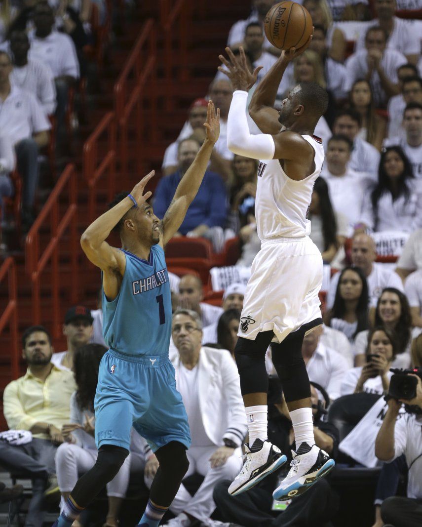 El Heat arrasa a Charlotte en el primer partido