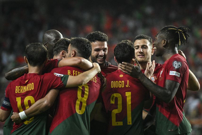 Portugal aplastó a Luxemburgo en eliminatorias a Eurocopa