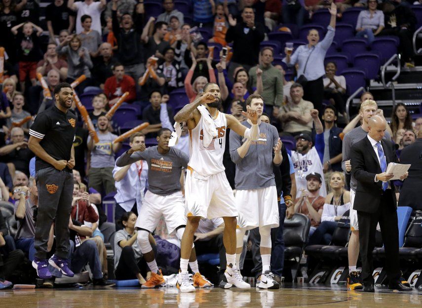 Con triple de Teletovic, Suns superan a Wolves