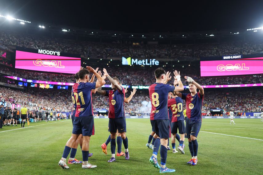 El FC Barcelona gana el clásico al Real Madrid con doblete de Pau Víctor