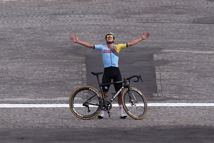 París 2024: El belga Remco Evenepoel se cuelga con el oro el Ciclismo de Ruta
