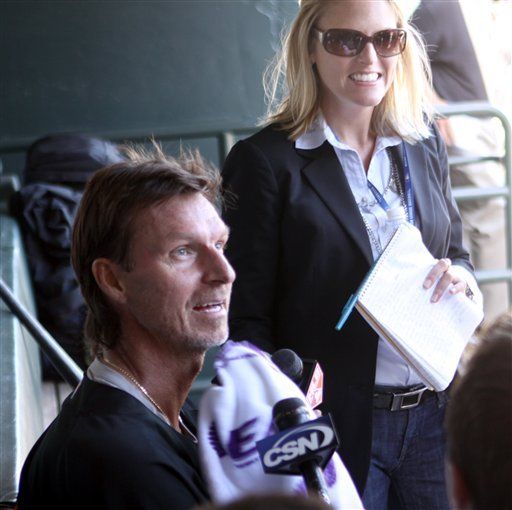 Randy Johnson lanza en partido de entrenamiento