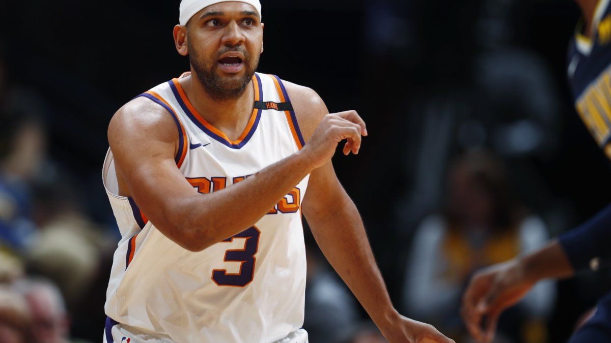 Suns vence a Nuggets de la mano de Booker y Warren