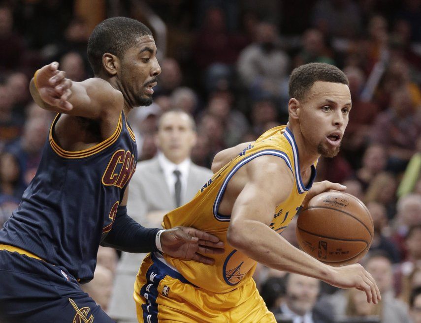 Curry y Warriors propinan tunda a los Cavs