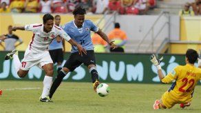 Uruguay golea a Tahití y avanza a semifinales