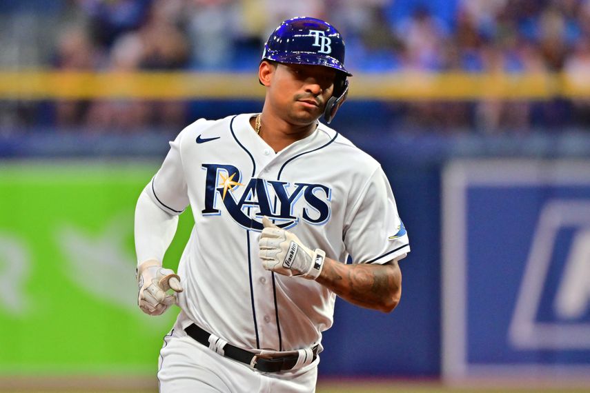 Javy Guerra y Christian Bethancourt en el roster de los Rays en la Serie del Comodín.