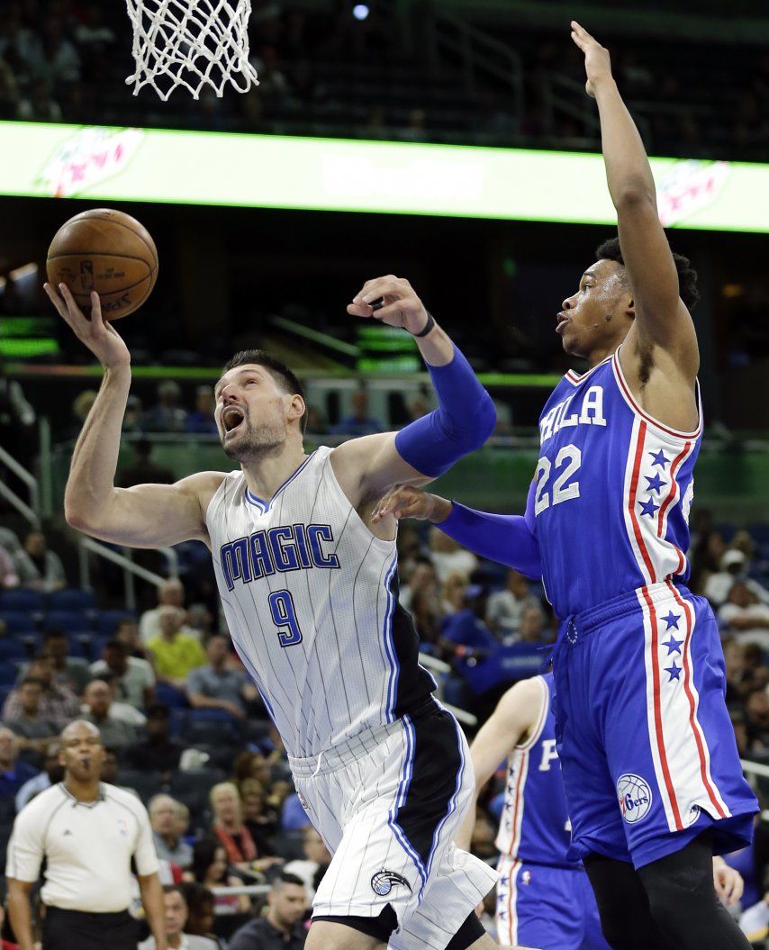 Magic remontan para vencer a 76ers en prórroga