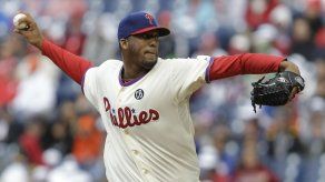 Hernández supera en duelo a Gio; Filis ganan