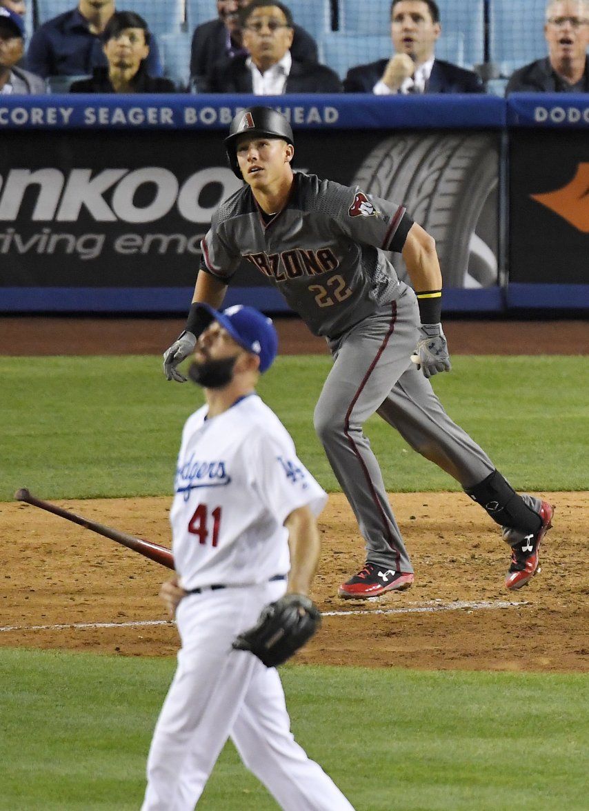 Diamondbacks remontan para ganar 4-2 a Dodgers