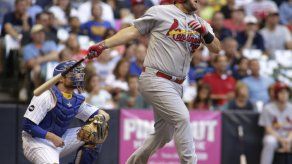 Cardenales ganan con jonrones de Adams y Taveras