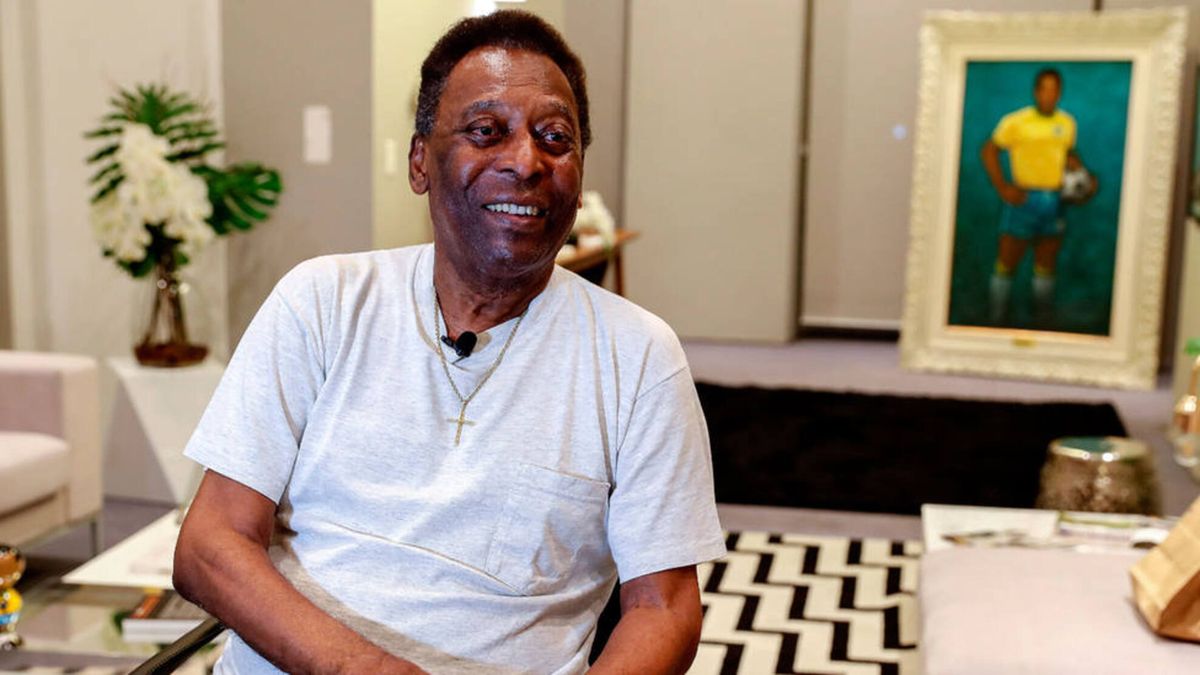 Pelé deja la sala de cuidados intensivos tras ser operado de un tumor en el colon