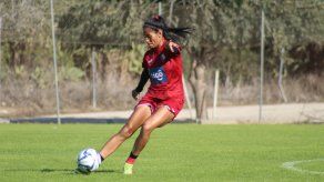 La defensa Rebeca Espinosa es una de las jugadoras llamadas a entrenamiento.
