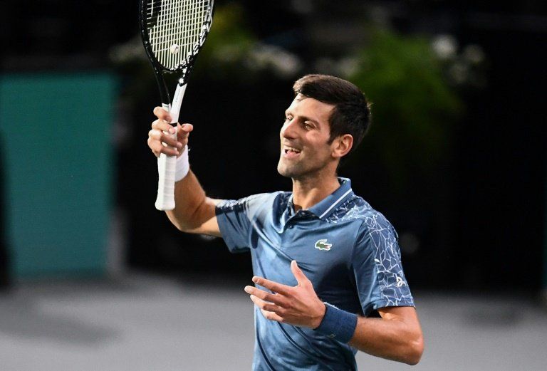 Djokovic celebra su número 1 pasando a cuartos en París-Bercy
