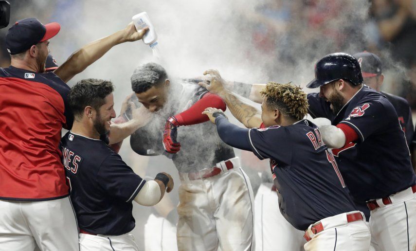 Lindor da triunfo a los Indios con jonrón en la 9na entrada