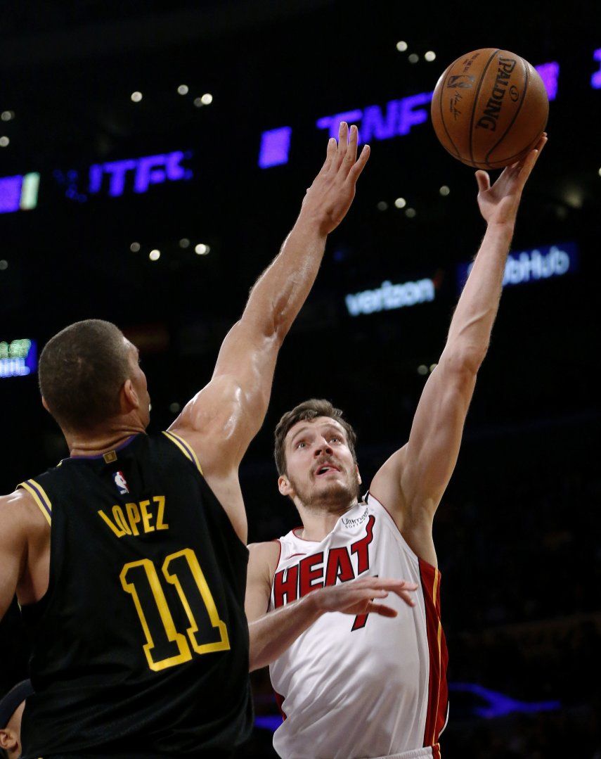 Dragic impulsa al Heat en triunfo 92-91 sobre Lakers