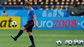 Barcelona admite interés en ruso Arshavin
