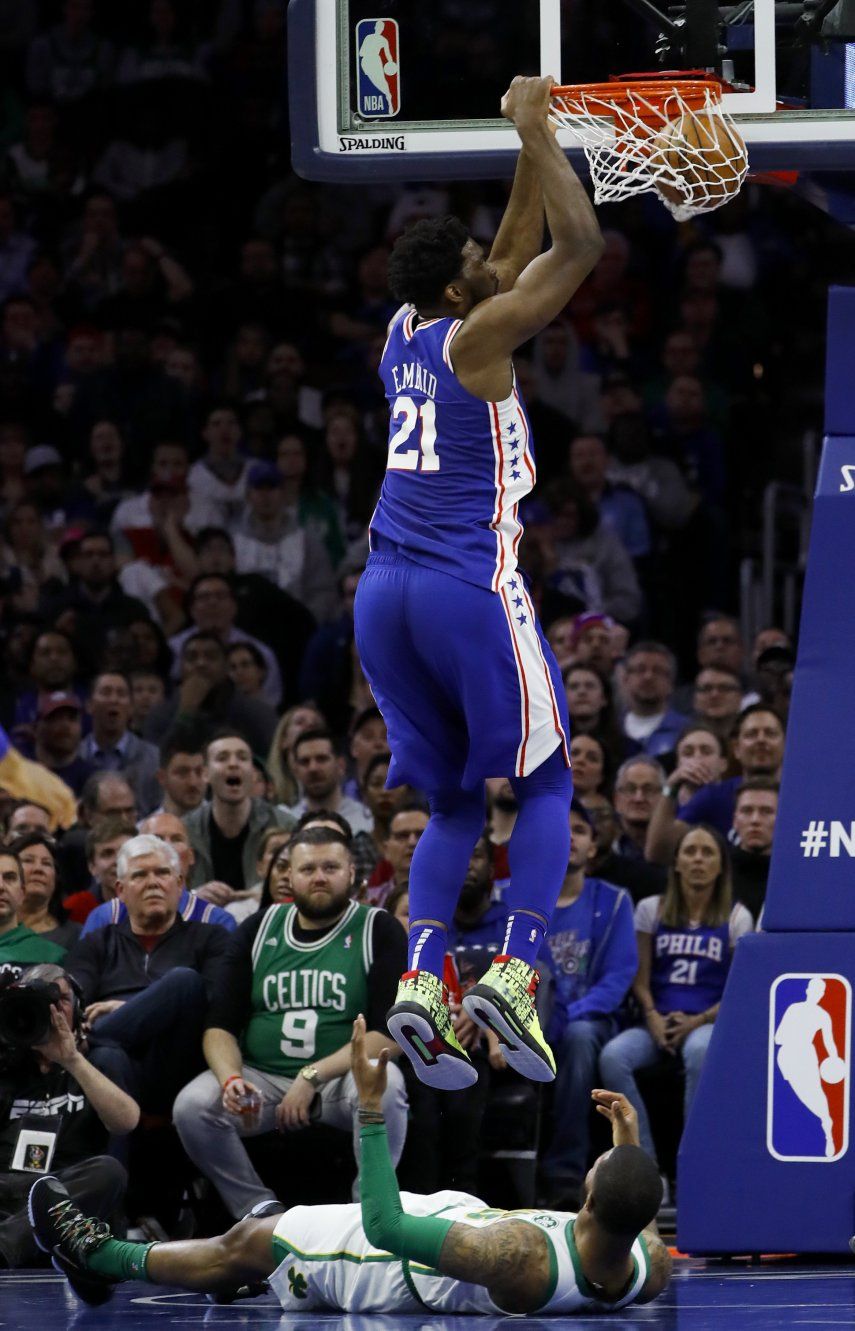Con doble doble de Embiid, 76ers superan a Celtics