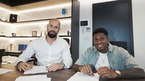 César Blackman renueva contrato con el Slovan Bratislava