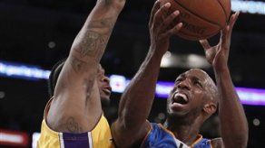 Billups iguala marca personal y Nuggets vencen al campeón en casa