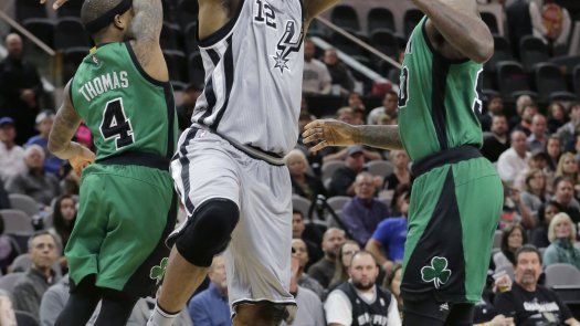 Spurs siguen invictos en casa; vencen a Celtics