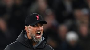 Jürgen Klopp es suspendido por críticas al árbitro Paul Tierney