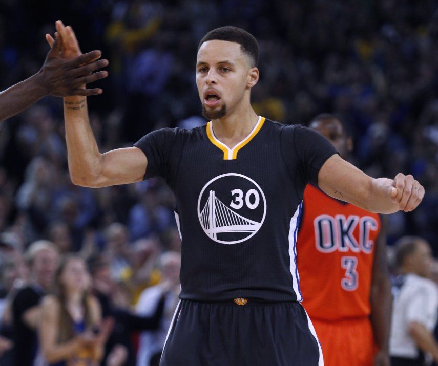 Warriors hilan 41er triunfo en casa; superan al Thunder