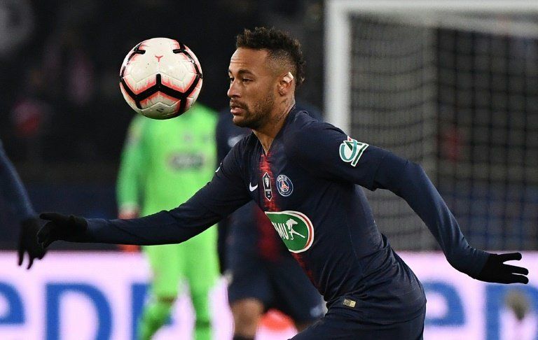 París SG elimina al Estrasburgo, pero Neymar se marcha lesionado