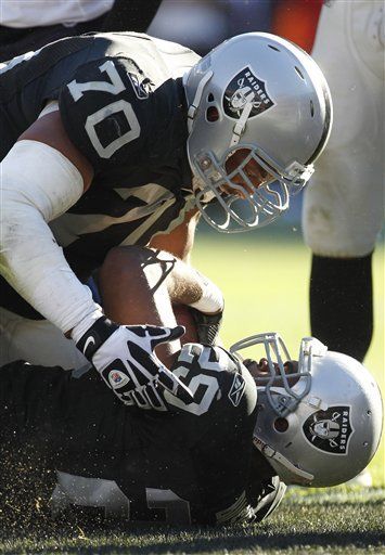 NFL: Raiders 35, Chargers 27; Bush anota de último momento