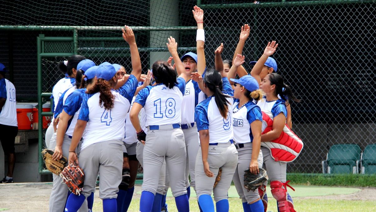 Pandeportes Y El Cop Lideran La Liga Superior De Softbol Femenino