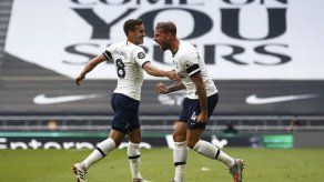 Tottenham doblega 2-1 a Arsenal y aún sueña con Europa