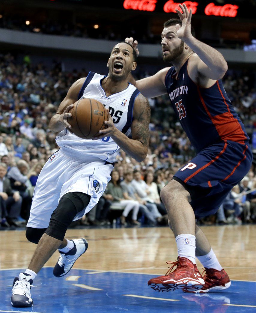 Nowitzki y Harris dan triunfo a Mavs sobre Pistons